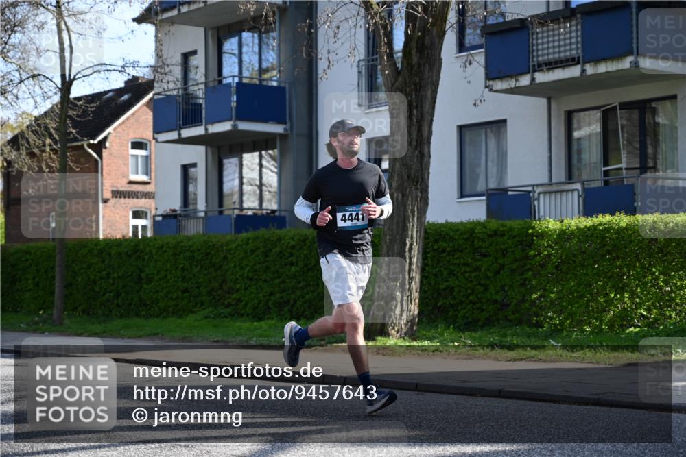 12.04.2026 - 45. Internationalen Wilhelmsburger Insellauf J. Mangold http://msf.ph/oto/9457643 12.04.2026 10:33:35 Ziel 5821, 4738, 2893, 5843, 3447, 4441, 4945, 4043, 2632, 2504, 4196, 5238, 5239, 5294, 3841, 3605, 2547, 3424, 3924, 4493, 3945 meine-sportfotos.de