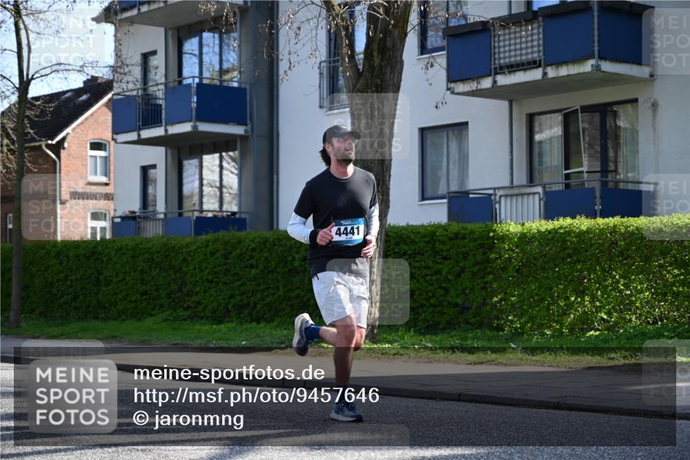 12.04.2026 - 45. Internationalen Wilhelmsburger Insellauf J. Mangold http://msf.ph/oto/9457646 12.04.2026 10:33:35 Ziel 5821, 4738, 2893, 5843, 3447, 4441, 4945, 4043, 2632, 2504, 4196, 5238, 5239, 5294, 3841, 3605, 2547, 3424, 3924, 4493, 3945 meine-sportfotos.de