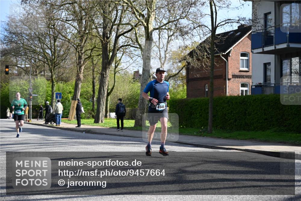 12.04.2026 - 45. Internationalen Wilhelmsburger Insellauf J. Mangold http://msf.ph/oto/9457664 12.04.2026 10:33:38 Ziel 5843, 3447, 4441, 4945, 4043, 2632, 2504, 4196, 5238, 5239, 5294, 3841, 3605, 2547, 3424, 3924, 4493, 3945 meine-sportfotos.de