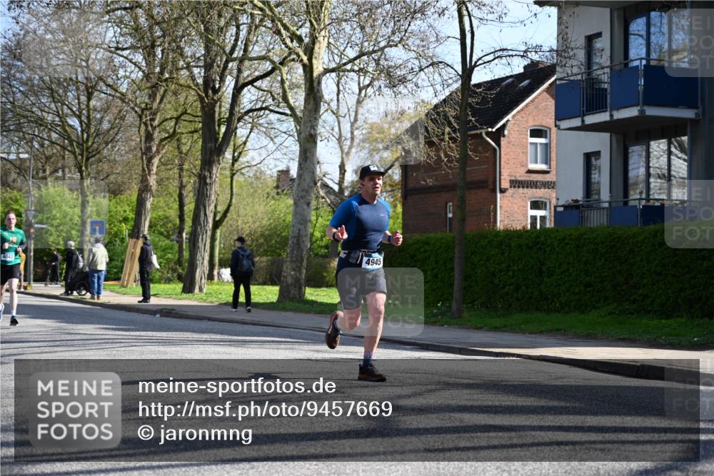 12.04.2026 - 45. Internationalen Wilhelmsburger Insellauf J. Mangold http://msf.ph/oto/9457669 12.04.2026 10:33:38 Ziel 5843, 3447, 4441, 4945, 4043, 2632, 2504, 4196, 5238, 5239, 5294, 3841, 3605, 2547, 3424, 3924, 4493, 3945 meine-sportfotos.de