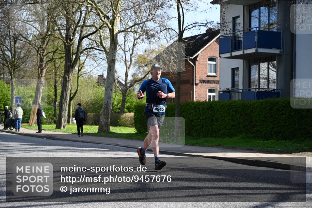 12.04.2026 - 45. Internationalen Wilhelmsburger Insellauf J. Mangold http://msf.ph/oto/9457676 12.04.2026 10:33:39 Ziel 3447, 4441, 4945, 4043, 2632, 2504, 4196, 5238, 5239, 5294, 5238, 5239, 5294, 3841, 3605, 2547, 3424, 3924, 4493, 3945, 3613 meine-sportfotos.de