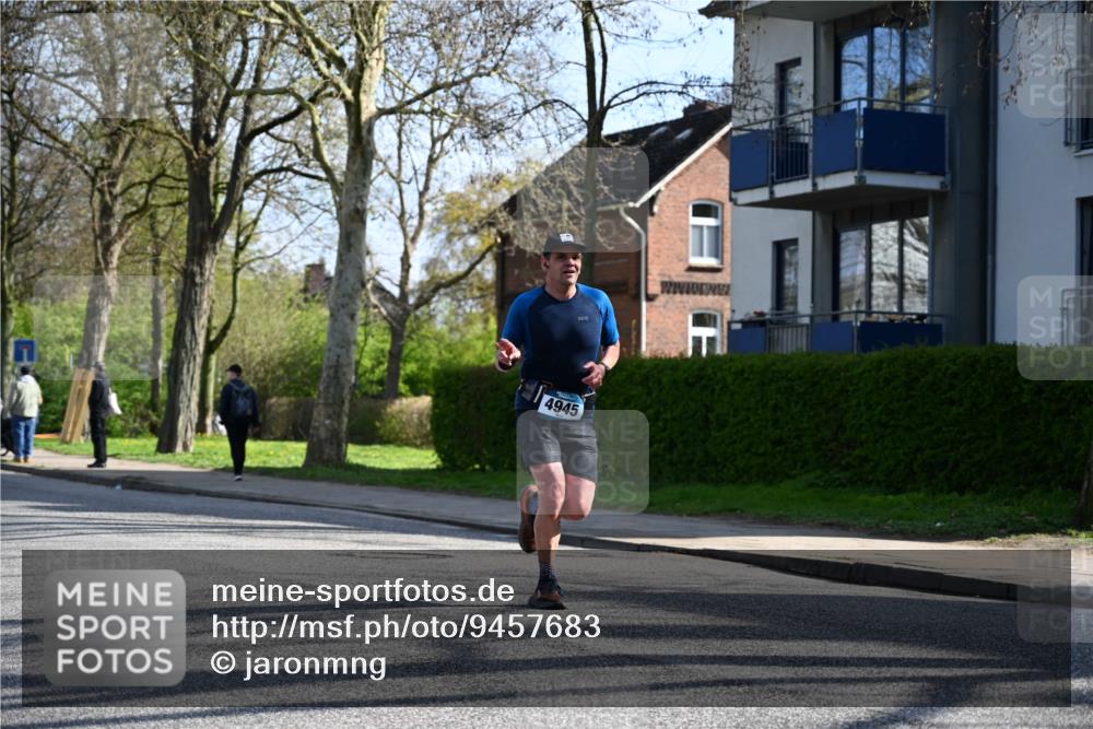 12.04.2026 - 45. Internationalen Wilhelmsburger Insellauf J. Mangold http://msf.ph/oto/9457683 12.04.2026 10:33:39 Ziel 3447, 4441, 4945, 4043, 2632, 2504, 4196, 5238, 5239, 5294, 5238, 5239, 5294, 3841, 3605, 2547, 3424, 3924, 4493, 3945, 3613 meine-sportfotos.de