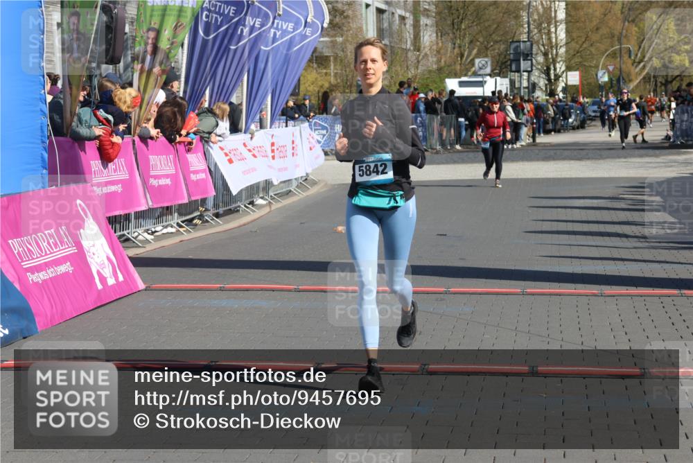 12.04.2026 - 45. Internationalen Wilhelmsburger Insellauf Strokosch-Dieckow http://msf.ph/oto/9457695 12.04.2026 11:04:11 Ziel 2914, 5842 meine-sportfotos.de