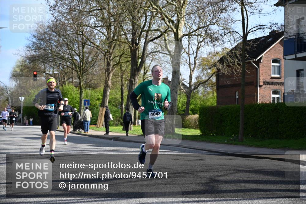 12.04.2026 - 45. Internationalen Wilhelmsburger Insellauf J. Mangold http://msf.ph/oto/9457701 12.04.2026 10:33:42 Ziel 3447, 4441, 4945, 4043, 2632, 2504, 4196, 5238, 5239, 5294, 3841, 3605, 2547, 3424, 3924, 4493, 3945, 3613 meine-sportfotos.de