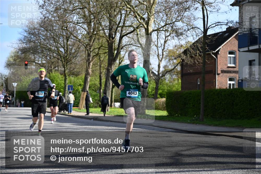 12.04.2026 - 45. Internationalen Wilhelmsburger Insellauf J. Mangold http://msf.ph/oto/9457703 12.04.2026 10:33:42 Ziel 3447, 4441, 4945, 4043, 2632, 2504, 4196, 5238, 5239, 5294, 3841, 3605, 2547, 3424, 3924, 4493, 3945, 3613 meine-sportfotos.de