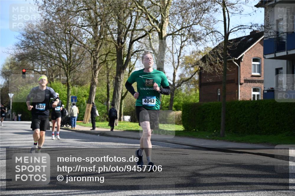 12.04.2026 - 45. Internationalen Wilhelmsburger Insellauf J. Mangold http://msf.ph/oto/9457706 12.04.2026 10:33:42 Ziel 3447, 4441, 4945, 4043, 2632, 2504, 4196, 5238, 5239, 5294, 3841, 3605, 2547, 3424, 3924, 4493, 3945, 3613 meine-sportfotos.de