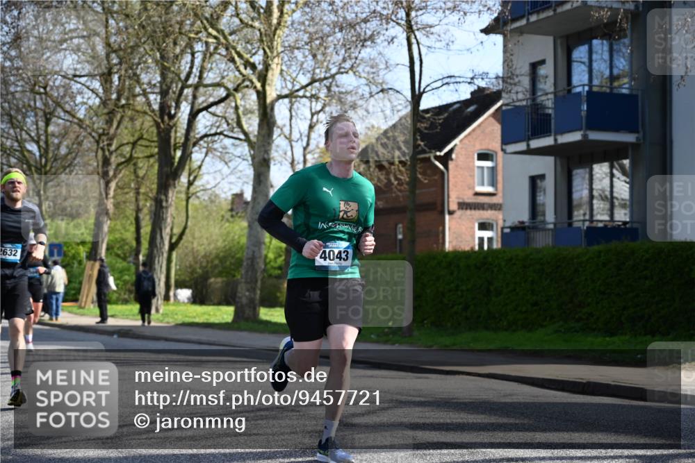 12.04.2026 - 45. Internationalen Wilhelmsburger Insellauf J. Mangold http://msf.ph/oto/9457721 12.04.2026 10:33:43 Ziel 3447, 4441, 4945, 4043, 2632, 2504, 4196, 5238, 5239, 5294, 3841, 3605, 2547, 3424, 3924, 4493, 3945, 3613, 2270 meine-sportfotos.de