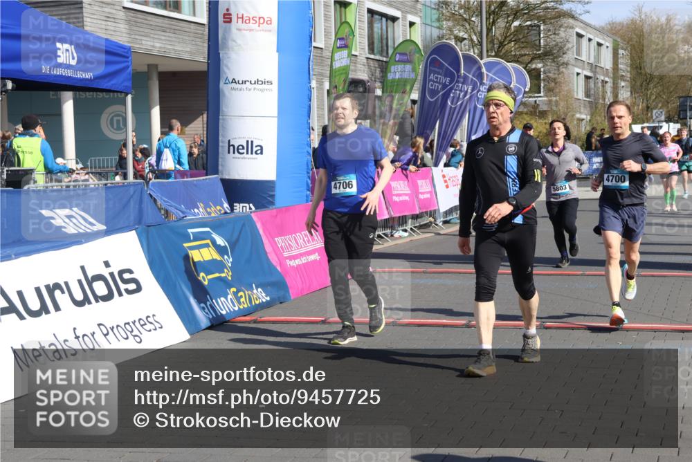 12.04.2026 - 45. Internationalen Wilhelmsburger Insellauf Strokosch-Dieckow http://msf.ph/oto/9457725 12.04.2026 10:47:10 Ziel 3860, 5538, 4706, 4700, 5803, 2206 meine-sportfotos.de