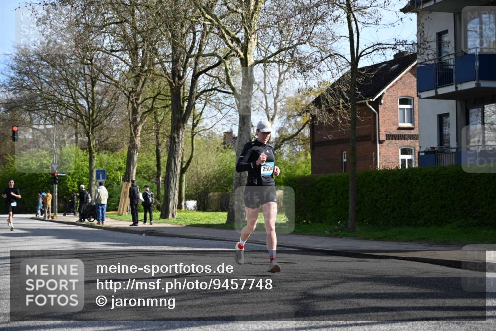 12.04.2026 - 45. Internationalen Wilhelmsburger Insellauf J. Mangold http://msf.ph/oto/9457748 12.04.2026 10:33:46 Ziel 4945, 4043, 2632, 2504, 4196, 5238, 5239, 5294, 3841, 3605, 3605, 2547, 3424, 3924, 4493, 3945, 3613, 2270, 4555, 2472, 2559, 3636 meine-sportfotos.de