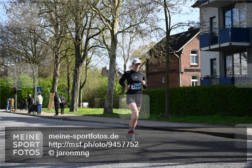 12.04.2026 - 45. Internationalen Wilhelmsburger Insellauf J. Mangold http://msf.ph/oto/9457752 12.04.2026 10:33:46 Ziel 4945, 4043, 2632, 2504, 4196, 5238, 5239, 5294, 3841, 3605, 3605, 2547, 3424, 3924, 4493, 3945, 3613, 2270, 4555, 2472, 2559, 3636 meine-sportfotos.de