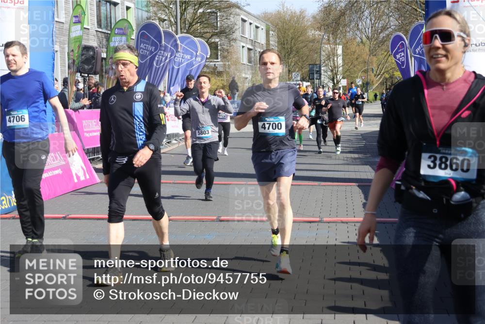 12.04.2026 - 45. Internationalen Wilhelmsburger Insellauf Strokosch-Dieckow http://msf.ph/oto/9457755 12.04.2026 10:47:11 Ziel 5538, 4706, 4700, 5803, 2206, 5421, 5626 meine-sportfotos.de