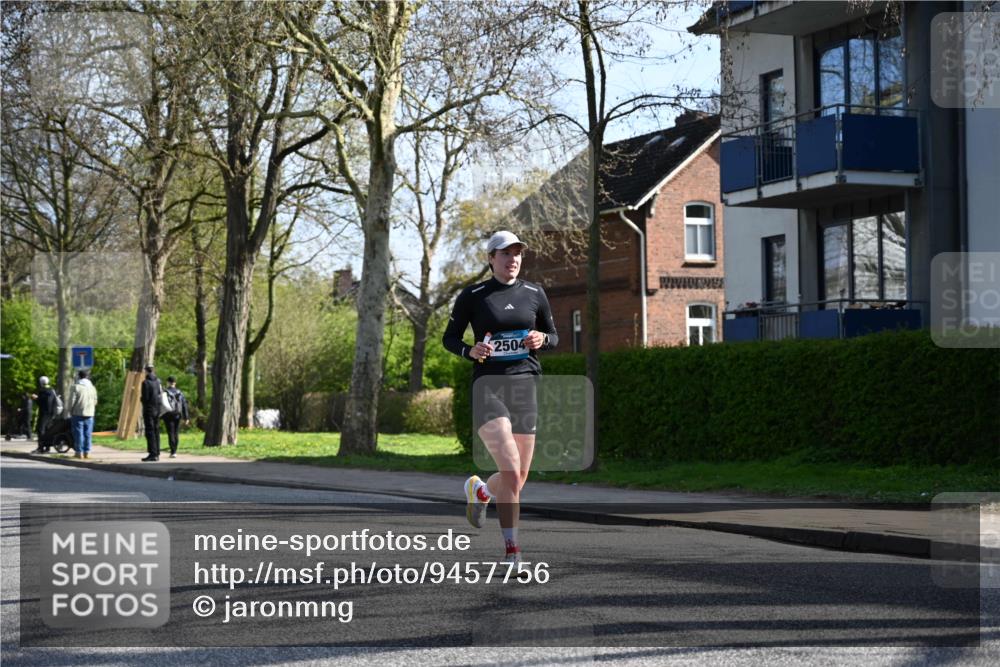 12.04.2026 - 45. Internationalen Wilhelmsburger Insellauf J. Mangold http://msf.ph/oto/9457756 12.04.2026 10:33:46 Ziel 4945, 4043, 2632, 2504, 4196, 5238, 5239, 5294, 3841, 3605, 3605, 2547, 3424, 3924, 4493, 3945, 3613, 2270, 4555, 2472, 2559, 3636 meine-sportfotos.de