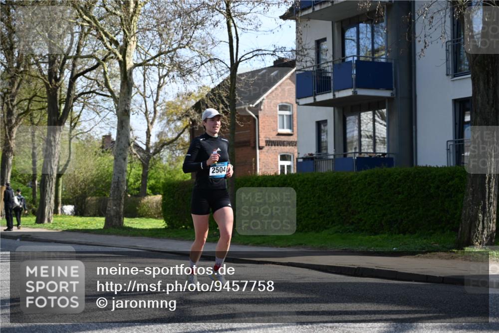 12.04.2026 - 45. Internationalen Wilhelmsburger Insellauf J. Mangold http://msf.ph/oto/9457758 12.04.2026 10:33:46 Ziel 4945, 4043, 2632, 2504, 4196, 5238, 5239, 5294, 3841, 3605, 3605, 2547, 3424, 3924, 4493, 3945, 3613, 2270, 4555, 2472, 2559, 3636 meine-sportfotos.de