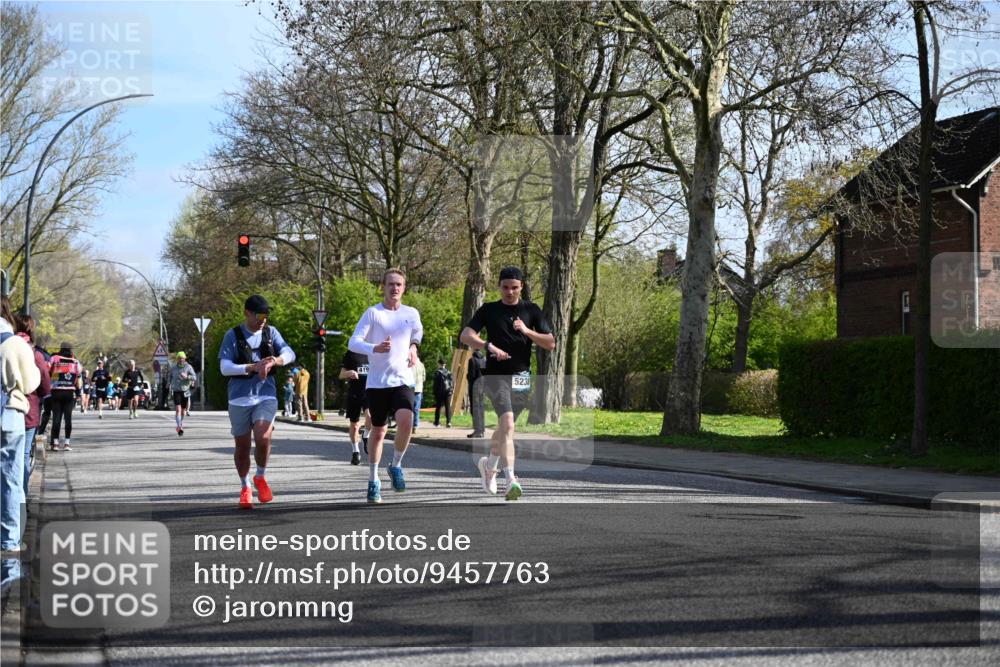 12.04.2026 - 45. Internationalen Wilhelmsburger Insellauf J. Mangold http://msf.ph/oto/9457763 12.04.2026 10:33:51 Ziel 4945, 4043, 2632, 2504, 4196, 5238, 5239, 5294, 3841, 3605, 2547, 3424, 3924, 4493, 3945, 3613, 3613, 2270, 4555, 2472, 2559, 3636, 3929, 5480, 3042, 3065 meine-sportfotos.de