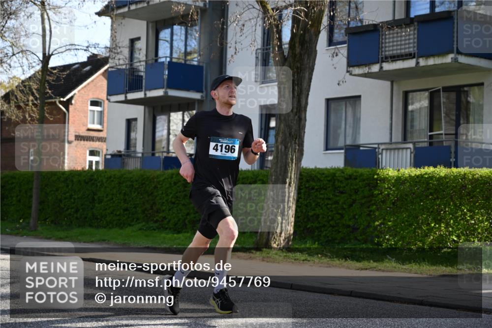 12.04.2026 - 45. Internationalen Wilhelmsburger Insellauf J. Mangold http://msf.ph/oto/9457769 12.04.2026 10:33:56 Ziel 2632, 2504, 4196, 5238, 5239, 5294, 3841, 3605, 2547, 3424, 3924, 4493, 4493, 3945, 3613, 2270, 4555, 2472, 2559, 3636, 3929, 5480, 3042, 3065, 2123 meine-sportfotos.de