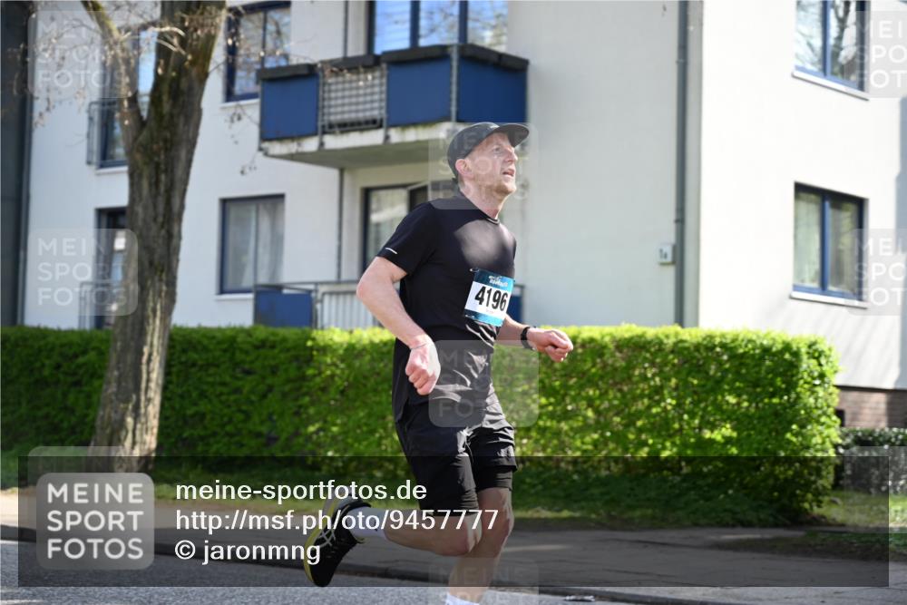 12.04.2026 - 45. Internationalen Wilhelmsburger Insellauf J. Mangold http://msf.ph/oto/9457777 12.04.2026 10:33:56 Ziel 2632, 2504, 4196, 5238, 5239, 5294, 3841, 3605, 2547, 3424, 3924, 4493, 4493, 3945, 3613, 2270, 4555, 2472, 2559, 3636, 3929, 5480, 3042, 3065, 2123 meine-sportfotos.de