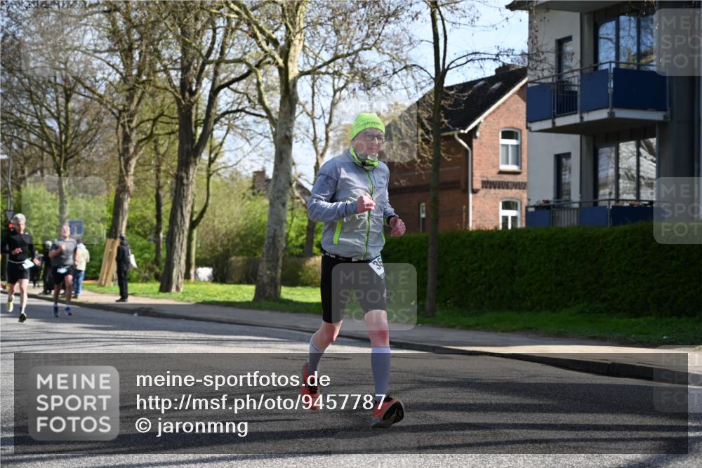 12.04.2026 - 45. Internationalen Wilhelmsburger Insellauf J. Mangold http://msf.ph/oto/9457787 12.04.2026 10:34:00 Ziel 4196, 5238, 5239, 5294, 3841, 3605, 2547, 3424, 3924, 4493, 3945, 3613, 2270, 4555, 2472, 2559, 3636, 3929, 5480, 3042, 3065, 2123, 3485 meine-sportfotos.de