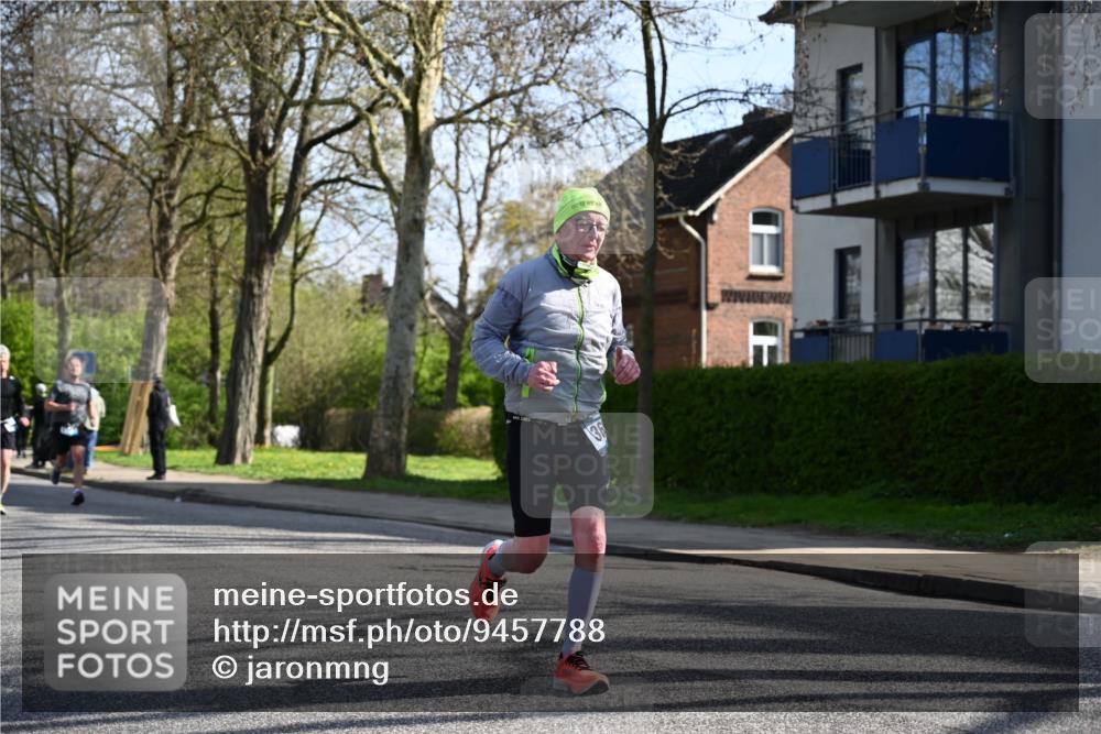 12.04.2026 - 45. Internationalen Wilhelmsburger Insellauf J. Mangold http://msf.ph/oto/9457788 12.04.2026 10:34:00 Ziel 4196, 5238, 5239, 5294, 3841, 3605, 2547, 3424, 3924, 4493, 3945, 3613, 2270, 4555, 2472, 2559, 3636, 3929, 5480, 3042, 3065, 2123, 3485 meine-sportfotos.de