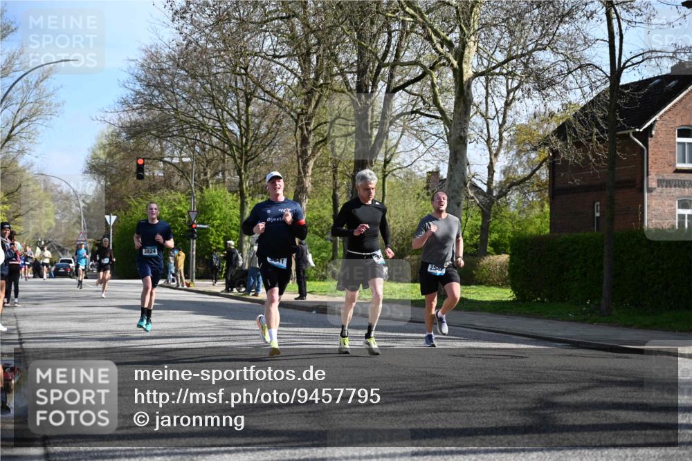 12.04.2026 - 45. Internationalen Wilhelmsburger Insellauf J. Mangold http://msf.ph/oto/9457795 12.04.2026 10:34:03 Ziel 5238, 5239, 5294, 3841, 3605, 2547, 3424, 3924, 4493, 3945, 3613, 3613, 2270, 4555, 2472, 2559, 3636, 3929, 5480, 3042, 3065, 3065, 2123, 3485, 3133, 4807 meine-sportfotos.de
