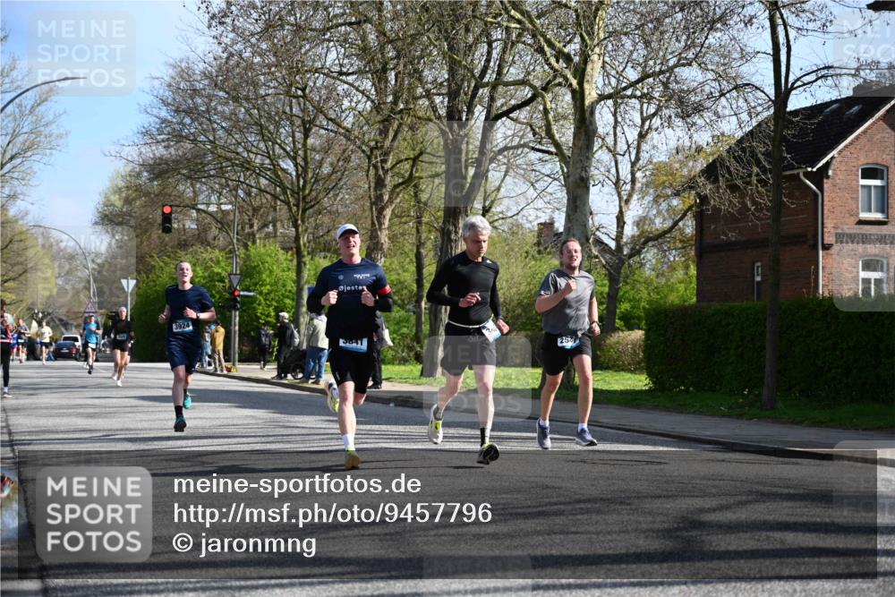 12.04.2026 - 45. Internationalen Wilhelmsburger Insellauf J. Mangold http://msf.ph/oto/9457796 12.04.2026 10:34:03 Ziel 5238, 5239, 5294, 3841, 3605, 2547, 3424, 3924, 4493, 3945, 3613, 3613, 2270, 4555, 2472, 2559, 3636, 3929, 5480, 3042, 3065, 3065, 2123, 3485, 3133, 4807 meine-sportfotos.de
