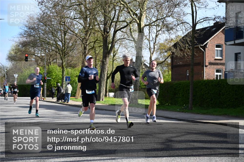 12.04.2026 - 45. Internationalen Wilhelmsburger Insellauf J. Mangold http://msf.ph/oto/9457801 12.04.2026 10:34:03 Ziel 5238, 5239, 5294, 3841, 3605, 2547, 3424, 3924, 4493, 3945, 3613, 3613, 2270, 4555, 2472, 2559, 3636, 3929, 5480, 3042, 3065, 3065, 2123, 3485, 3133, 4807 meine-sportfotos.de