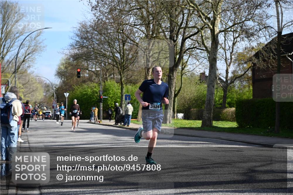 12.04.2026 - 45. Internationalen Wilhelmsburger Insellauf J. Mangold http://msf.ph/oto/9457808 12.04.2026 10:34:05 Ziel 3841, 3605, 2547, 3424, 3924, 4493, 3945, 3613, 2270, 4555, 2472, 2559, 3636, 3929, 5480, 3042, 3065, 2123, 3485, 3133, 4807, 3385 meine-sportfotos.de
