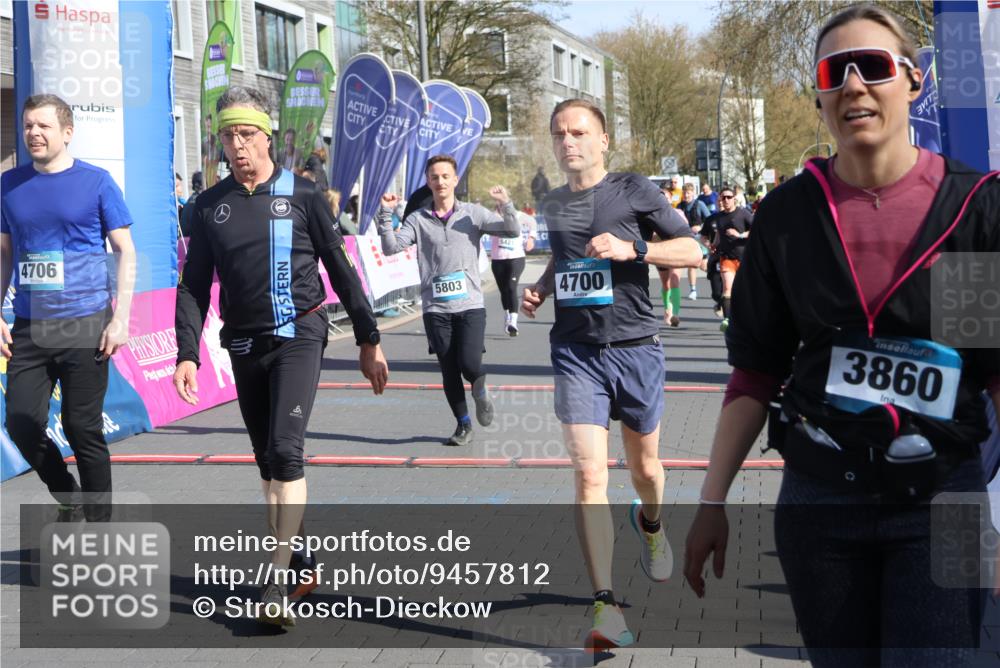 12.04.2026 - 45. Internationalen Wilhelmsburger Insellauf Strokosch-Dieckow http://msf.ph/oto/9457812 12.04.2026 10:47:12 Ziel 5538, 4706, 4700, 5803, 2206, 5421, 5626, 3493, 3494 meine-sportfotos.de