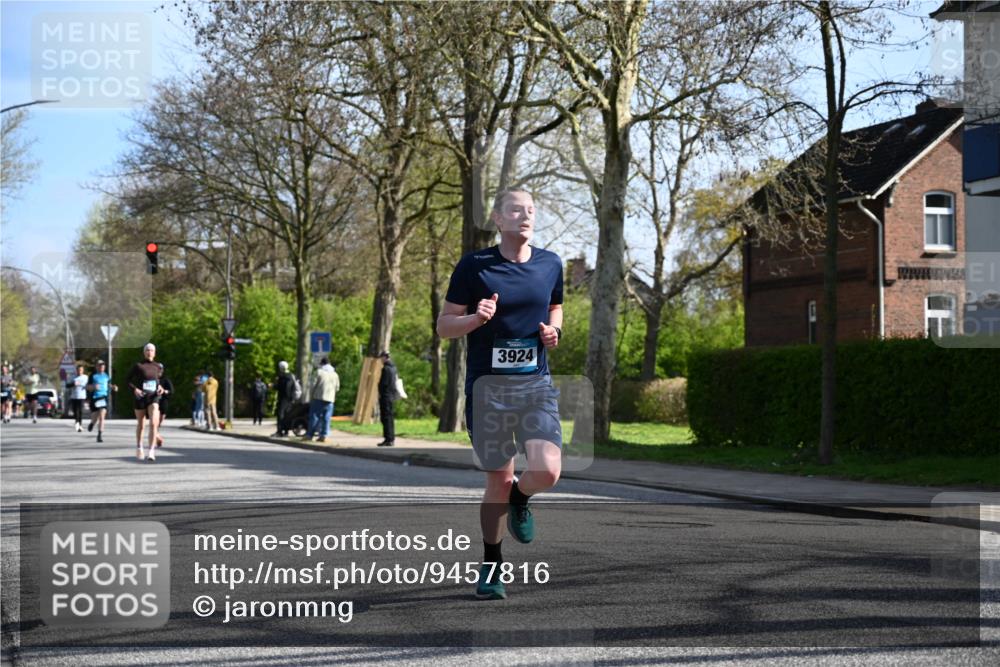 12.04.2026 - 45. Internationalen Wilhelmsburger Insellauf J. Mangold http://msf.ph/oto/9457816 12.04.2026 10:34:05 Ziel 3841, 3605, 2547, 3424, 3924, 4493, 3945, 3613, 2270, 4555, 2472, 2559, 3636, 3929, 5480, 3042, 3065, 2123, 3485, 3133, 4807, 3385 meine-sportfotos.de