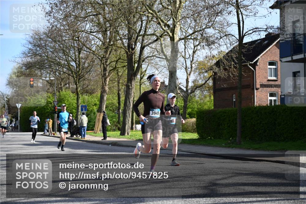 12.04.2026 - 45. Internationalen Wilhelmsburger Insellauf J. Mangold http://msf.ph/oto/9457825 12.04.2026 10:34:11 Ziel 3605, 2547, 3424, 3924, 4493, 3945, 3613, 2270, 4555, 2472, 2559, 3636, 3929, 3929, 5480, 3042, 3065, 2123, 3485, 3133, 4807, 3385, 2402, 2917, 2459, 2488, 2482, 4108 meine-sportfotos.de