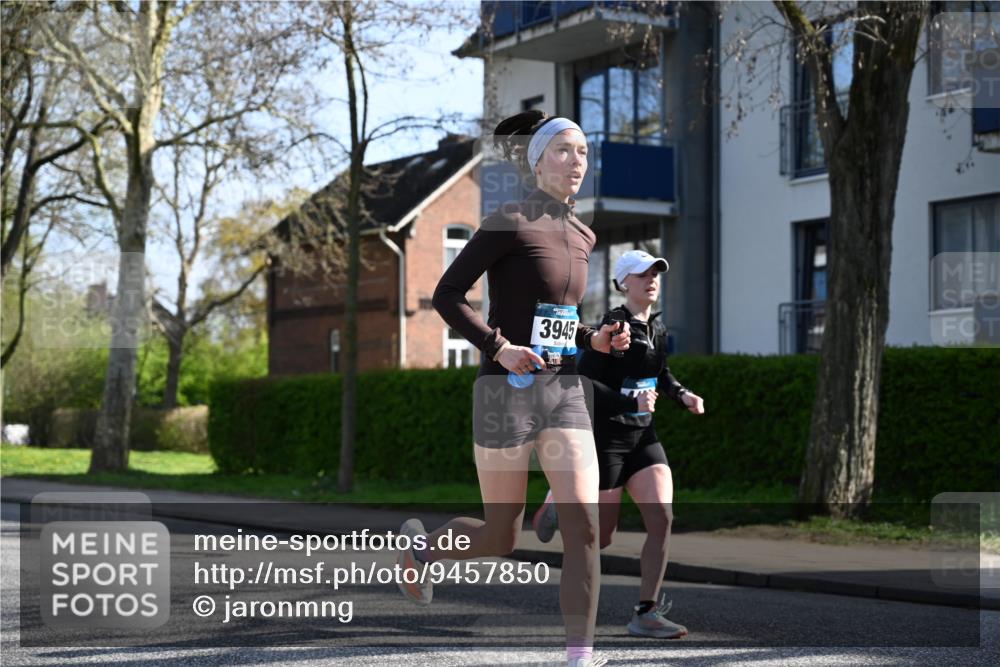 12.04.2026 - 45. Internationalen Wilhelmsburger Insellauf J. Mangold http://msf.ph/oto/9457850 12.04.2026 10:34:12 Ziel 2547, 3424, 3924, 4493, 3945, 3613, 2270, 4555, 2472, 2559, 3636, 3929, 5480, 3042, 3065, 2123, 3485, 3485, 3133, 4807, 3385, 2402, 2917, 2459, 2488, 2482, 4108, 3324 meine-sportfotos.de