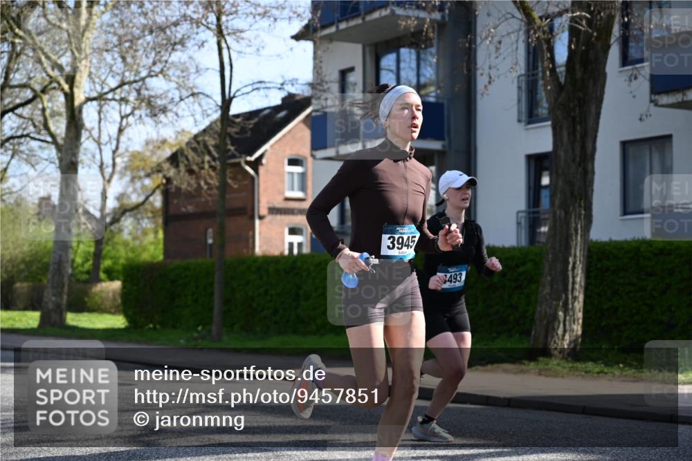 12.04.2026 - 45. Internationalen Wilhelmsburger Insellauf J. Mangold http://msf.ph/oto/9457851 12.04.2026 10:34:12 Ziel 2547, 3424, 3924, 4493, 3945, 3613, 2270, 4555, 2472, 2559, 3636, 3929, 5480, 3042, 3065, 2123, 3485, 3485, 3133, 4807, 3385, 2402, 2917, 2459, 2488, 2482, 4108, 3324 meine-sportfotos.de