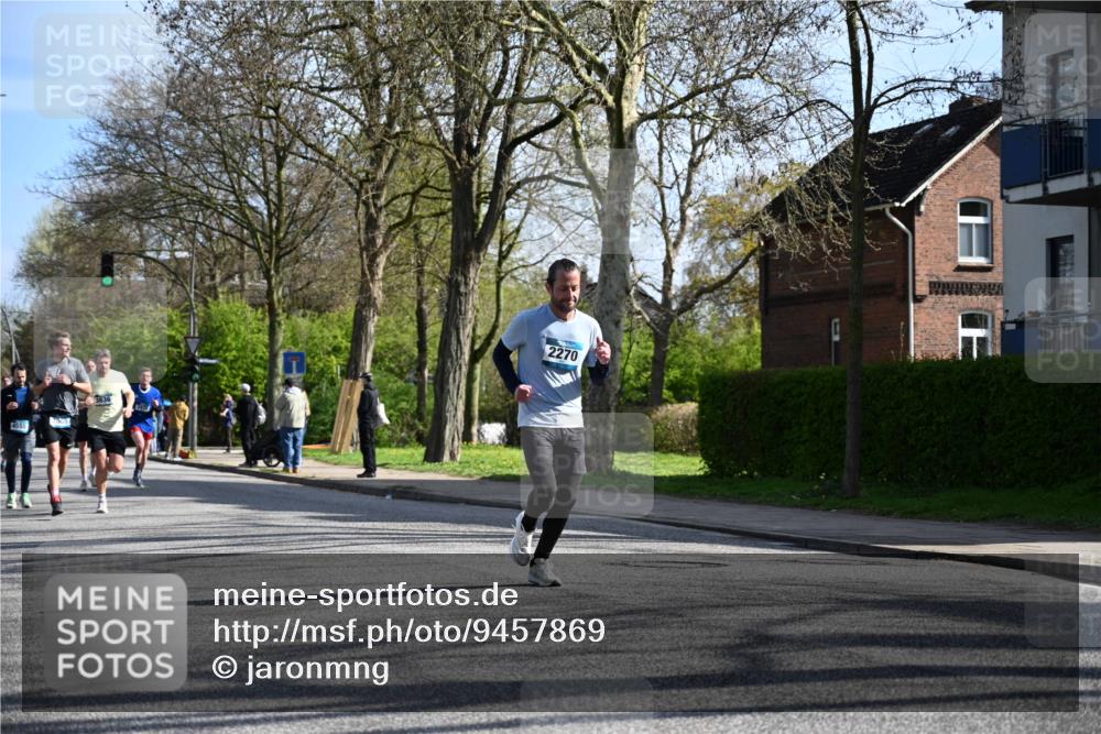 12.04.2026 - 45. Internationalen Wilhelmsburger Insellauf J. Mangold http://msf.ph/oto/9457869 12.04.2026 10:34:18 Ziel 4493, 3945, 3613, 2270, 4555, 2472, 2559, 3636, 3929, 5480, 3042, 3065, 2123, 2123, 3485, 3133, 4807, 3385, 2402, 2917, 2459, 2488, 2482, 4108, 3324, 5492 meine-sportfotos.de