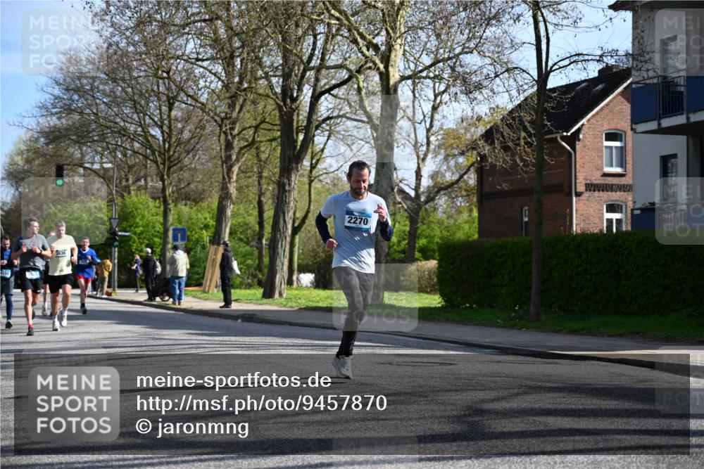 12.04.2026 - 45. Internationalen Wilhelmsburger Insellauf J. Mangold http://msf.ph/oto/9457870 12.04.2026 10:34:18 Ziel 4493, 3945, 3613, 2270, 4555, 2472, 2559, 3636, 3929, 5480, 3042, 3065, 2123, 2123, 3485, 3133, 4807, 3385, 2402, 2917, 2459, 2488, 2482, 4108, 3324, 5492 meine-sportfotos.de