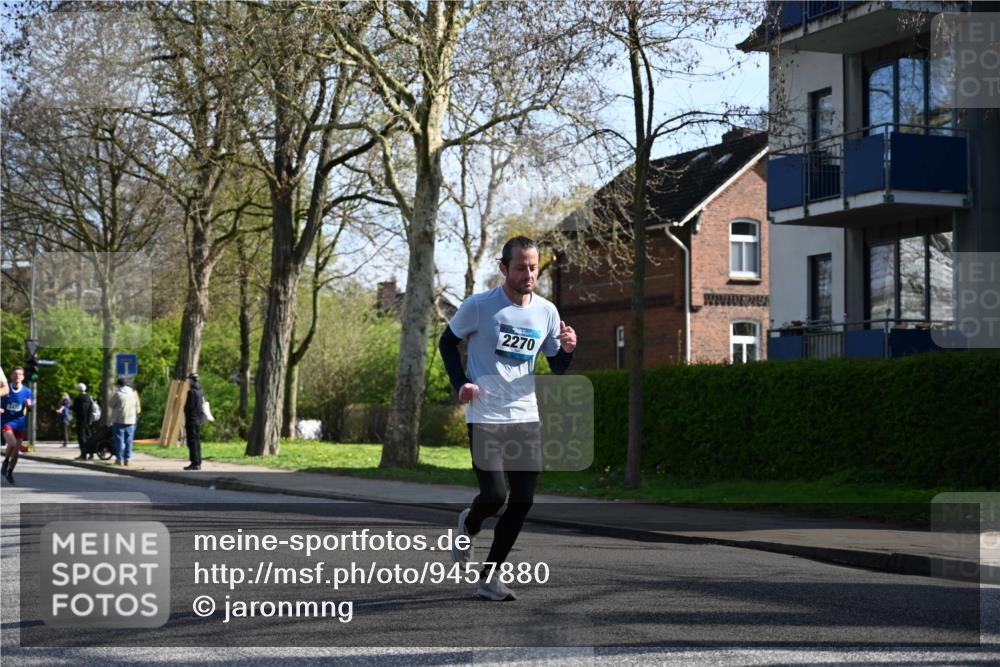12.04.2026 - 45. Internationalen Wilhelmsburger Insellauf J. Mangold http://msf.ph/oto/9457880 12.04.2026 10:34:18 Ziel 4493, 3945, 3613, 2270, 4555, 2472, 2559, 3636, 3929, 5480, 3042, 3065, 2123, 2123, 3485, 3133, 4807, 3385, 2402, 2917, 2459, 2488, 2482, 4108, 3324, 5492 meine-sportfotos.de
