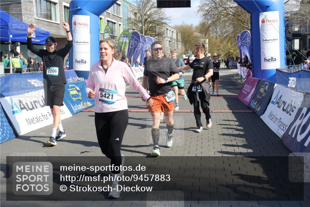 12.04.2026 - 45. Internationalen Wilhelmsburger Insellauf Strokosch-Dieckow http://msf.ph/oto/9457883 12.04.2026 10:47:18 Ziel 2206, 5421, 5626, 3493, 3494, 3010, 3854, 2393, 2845, 3332, 3349, 4297 meine-sportfotos.de