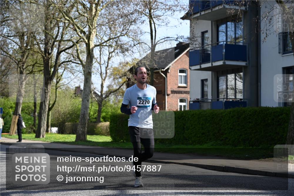 12.04.2026 - 45. Internationalen Wilhelmsburger Insellauf J. Mangold http://msf.ph/oto/9457887 12.04.2026 10:34:19 Ziel 4493, 3945, 3613, 2270, 4555, 2472, 2559, 3636, 3929, 5480, 3042, 3065, 2123, 3485, 3133, 4807, 3385, 2402, 2402, 2917, 2459, 2488, 2482, 4108, 3324, 5492 meine-sportfotos.de