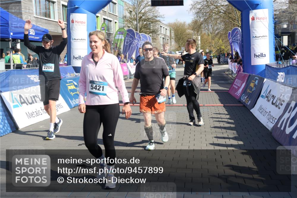 12.04.2026 - 45. Internationalen Wilhelmsburger Insellauf Strokosch-Dieckow http://msf.ph/oto/9457899 12.04.2026 10:47:18 Ziel 2206, 5421, 5626, 3493, 3494, 3010, 3854, 2393, 2845, 3332, 3349, 4297 meine-sportfotos.de