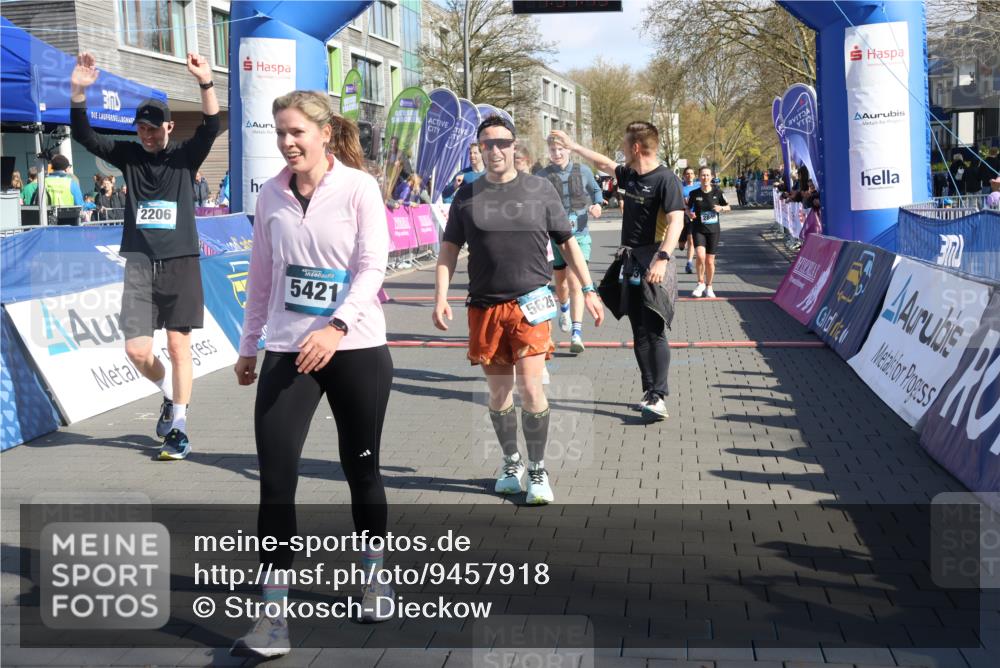 12.04.2026 - 45. Internationalen Wilhelmsburger Insellauf Strokosch-Dieckow http://msf.ph/oto/9457918 12.04.2026 10:47:18 Ziel 2206, 5421, 5626, 3493, 3494, 3010, 3854, 2393, 2845, 3332, 3349, 4297 meine-sportfotos.de