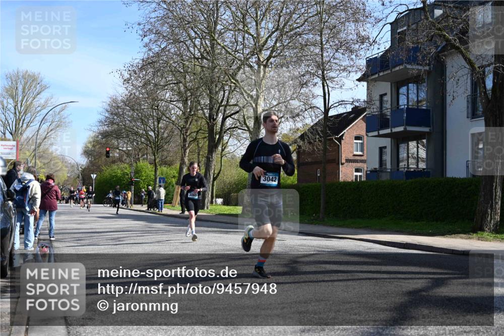 12.04.2026 - 45. Internationalen Wilhelmsburger Insellauf J. Mangold http://msf.ph/oto/9457948 12.04.2026 10:34:28 Ziel 3613, 2270, 4555, 2472, 2559, 3636, 3929, 5480, 3042, 3065, 2123, 3485, 3133, 4807, 3385, 3385, 2402, 2917, 2459, 2488, 2482, 4108, 3324, 5492, 5036, 5048, 2423, 2814, 4000, 5551 meine-sportfotos.de