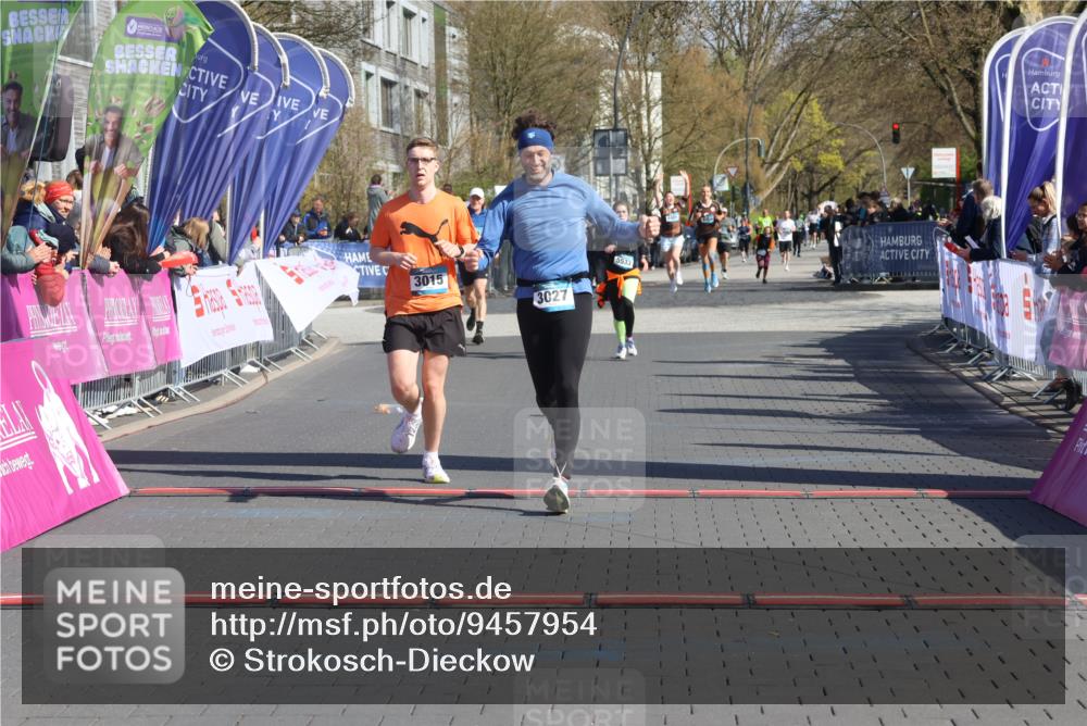 12.04.2026 - 45. Internationalen Wilhelmsburger Insellauf Strokosch-Dieckow http://msf.ph/oto/9457954 12.04.2026 11:04:34 Ziel 3027, 3015 meine-sportfotos.de