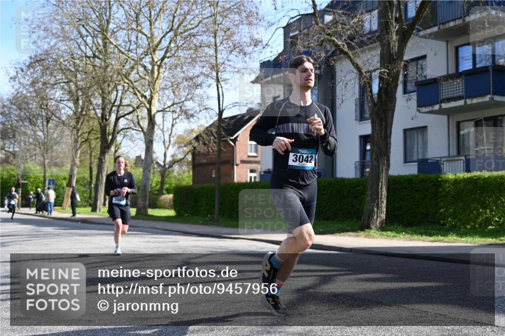 12.04.2026 - 45. Internationalen Wilhelmsburger Insellauf J. Mangold http://msf.ph/oto/9457956 12.04.2026 10:34:29 Ziel 2270, 4555, 2472, 2559, 3636, 3929, 5480, 3042, 3065, 2123, 3485, 3133, 4807, 3385, 2402, 2917, 2459, 2488, 2482, 4108, 3324, 5492, 5036, 5048, 2423, 2814, 4000, 5551, 4109 meine-sportfotos.de