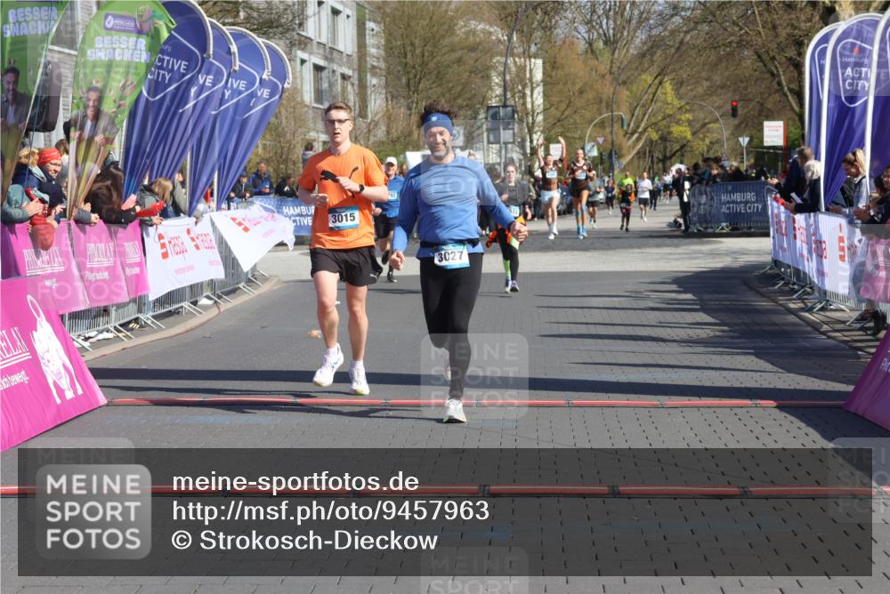 12.04.2026 - 45. Internationalen Wilhelmsburger Insellauf Strokosch-Dieckow http://msf.ph/oto/9457963 12.04.2026 11:04:34 Ziel 3027, 3015 meine-sportfotos.de