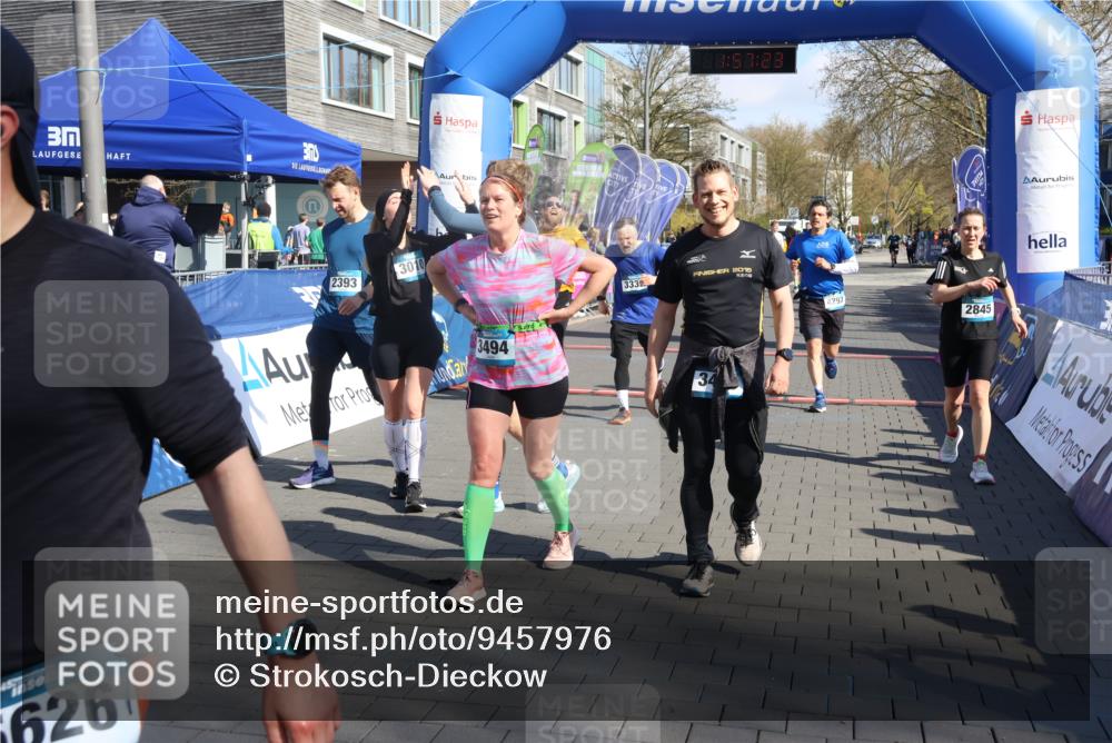 12.04.2026 - 45. Internationalen Wilhelmsburger Insellauf Strokosch-Dieckow http://msf.ph/oto/9457976 12.04.2026 10:47:21 Ziel 3010, 3854, 2393, 2845, 3332, 3349, 4297 meine-sportfotos.de