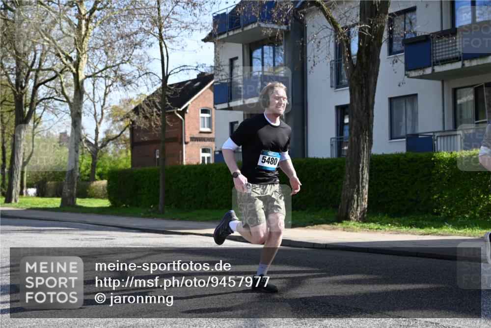 12.04.2026 - 45. Internationalen Wilhelmsburger Insellauf J. Mangold http://msf.ph/oto/9457977 12.04.2026 10:34:36 Ziel 3929, 5480, 3042, 3065, 2123, 3485, 3133, 4807, 3385, 2402, 2917, 2459, 2488, 2482, 4108, 3324, 3324, 5492, 5036, 5048, 2423, 2814, 4000, 4000, 5551, 4109, 2497, 2583 meine-sportfotos.de