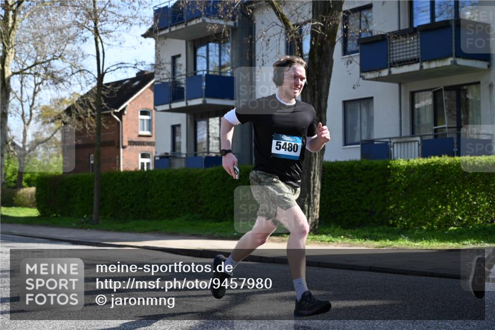 12.04.2026 - 45. Internationalen Wilhelmsburger Insellauf J. Mangold http://msf.ph/oto/9457980 12.04.2026 10:34:36 Ziel 3929, 5480, 3042, 3065, 2123, 3485, 3133, 4807, 3385, 2402, 2917, 2459, 2488, 2482, 4108, 3324, 3324, 5492, 5036, 5048, 2423, 2814, 4000, 4000, 5551, 4109, 2497, 2583 meine-sportfotos.de