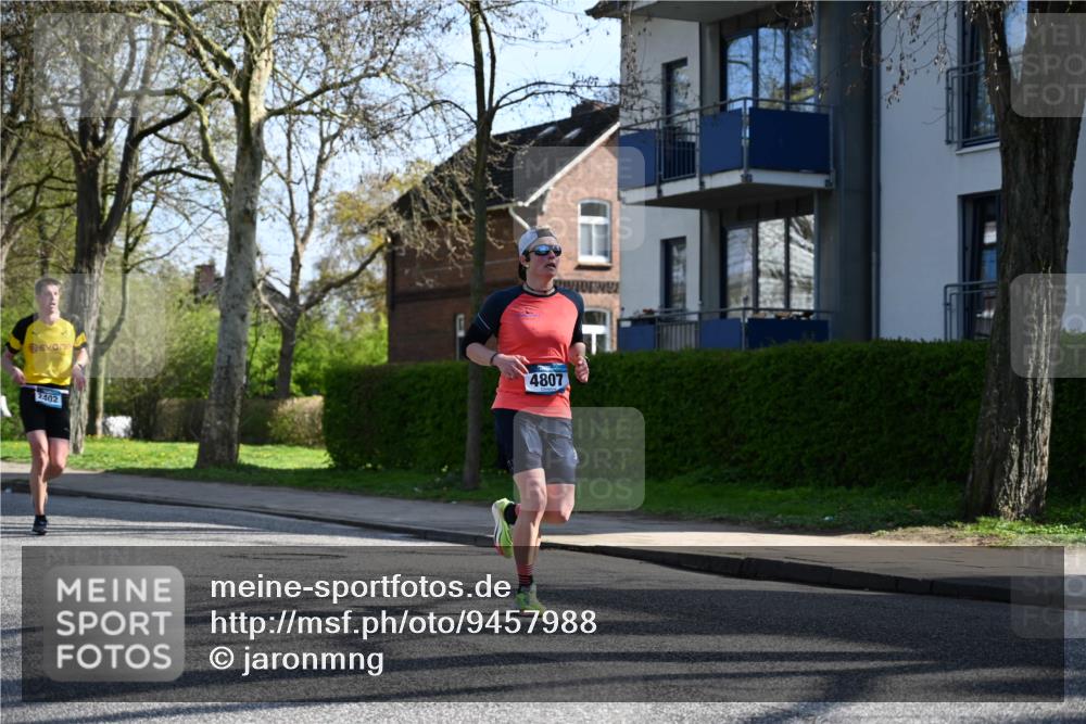 12.04.2026 - 45. Internationalen Wilhelmsburger Insellauf J. Mangold http://msf.ph/oto/9457988 12.04.2026 10:34:39 Ziel 3042, 3065, 2123, 3485, 3133, 4807, 3385, 2402, 2917, 2459, 2488, 2482, 4108, 3324, 5492, 5492, 5036, 5048, 2423, 2814, 4000, 5551, 4109, 2497, 2583, 3759, 4127 meine-sportfotos.de