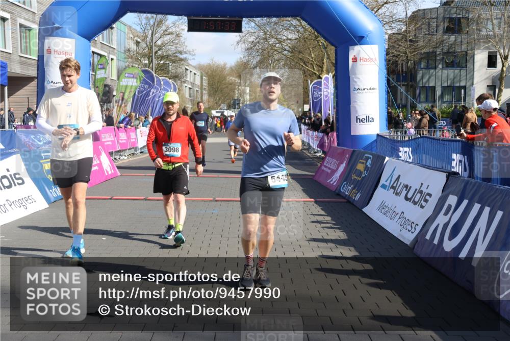 12.04.2026 - 45. Internationalen Wilhelmsburger Insellauf Strokosch-Dieckow http://msf.ph/oto/9457990 12.04.2026 10:47:32 Ziel 3098, 5445, 4992, 3450, 5054 meine-sportfotos.de