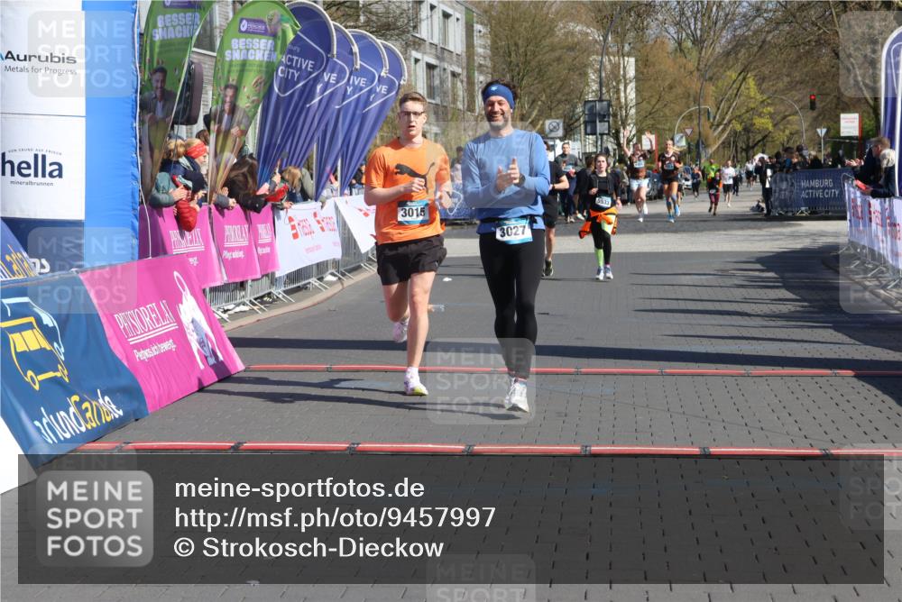 12.04.2026 - 45. Internationalen Wilhelmsburger Insellauf Strokosch-Dieckow http://msf.ph/oto/9457997 12.04.2026 11:04:34 Ziel 3027, 3015 meine-sportfotos.de