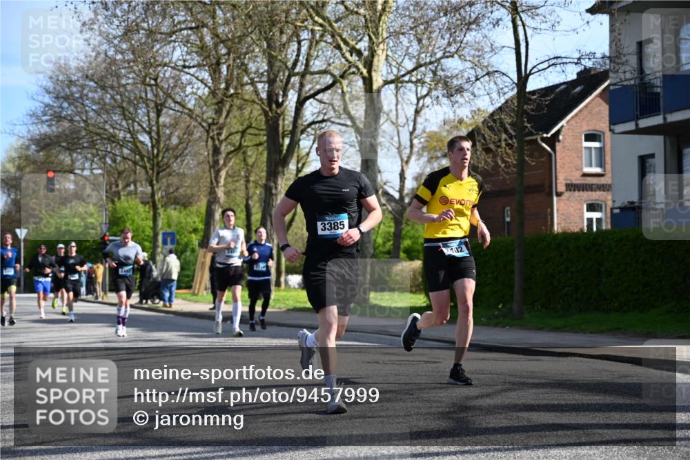 12.04.2026 - 45. Internationalen Wilhelmsburger Insellauf J. Mangold http://msf.ph/oto/9457999 12.04.2026 10:34:41 Ziel 2123, 3485, 3133, 4807, 3385, 2402, 2917, 2459, 2488, 2482, 4108, 3324, 5492, 5036, 5048, 2423, 2814, 4000, 5551, 4109, 4109, 2497, 2583, 3759, 4127 meine-sportfotos.de
