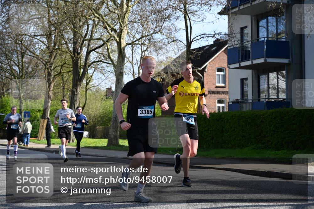 12.04.2026 - 45. Internationalen Wilhelmsburger Insellauf J. Mangold http://msf.ph/oto/9458007 12.04.2026 10:34:42 Ziel 2123, 3485, 3133, 4807, 3385, 2402, 2917, 2459, 2488, 2482, 4108, 3324, 5492, 5036, 5048, 2423, 2814, 4000, 5551, 4109, 2497, 2583, 3759, 4127 meine-sportfotos.de